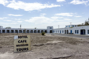 Hôtel, café et opéra dans la Vallée de la Mort